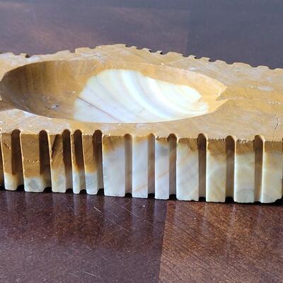 Lot 63: Agate Ashtray