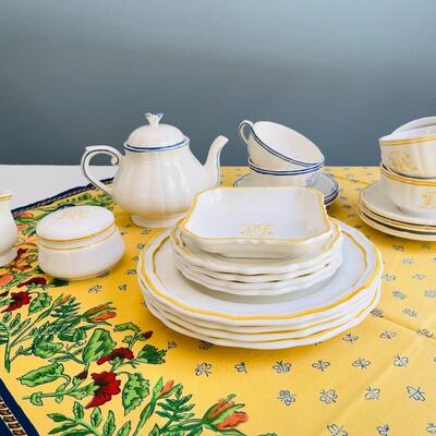 LOT 122  YVES DELORME PARIS GIEN FRANCE DINNERWARE SET YELLOW RIM BLUE RIM SWAN LOGO
