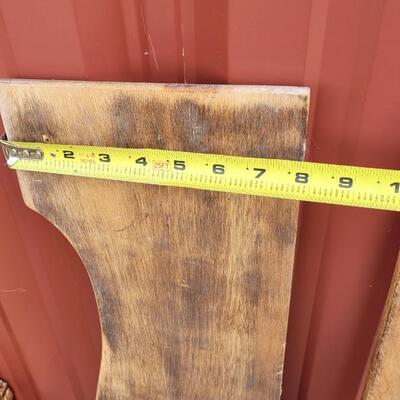 Lot 82: (2) Furniture Trim Pieces 