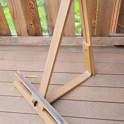 Lot 83: Foldable Easel 