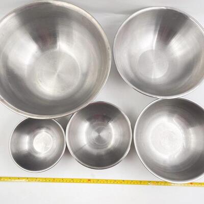 STAINLESS STEEL MIXING BOWLS LOT