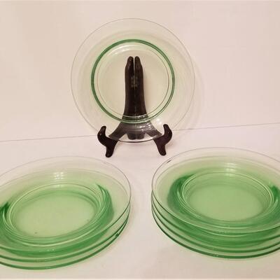 Lot #82  Set of 8 Vintage Vaseline Dessert Plates