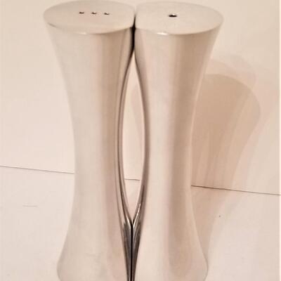 Lot #83  Pair of Nambe Studios "Kissing" salt and pepper shakers