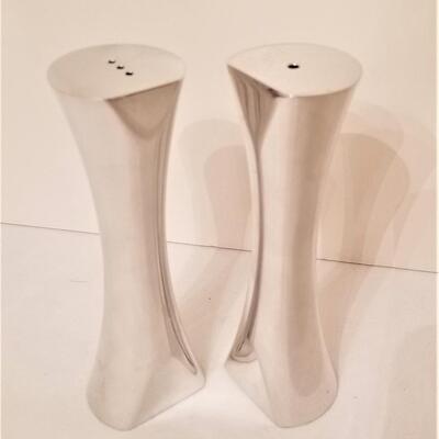 Lot #83  Pair of Nambe Studios "Kissing" salt and pepper shakers