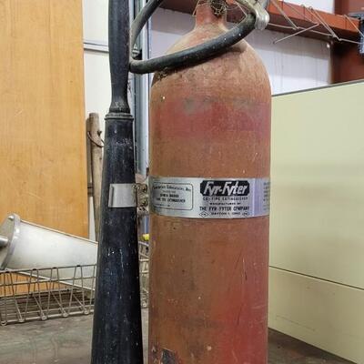 Lot 105: Vintage Fyre Fyter Chemical Co2 Extinguisher 