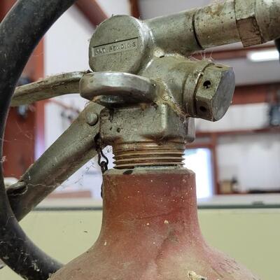 Lot 105: Vintage Fyre Fyter Chemical Co2 Extinguisher 