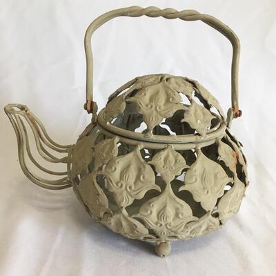 Vintage Teapot Decor 