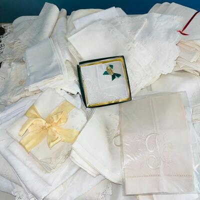 LOT 125 ST  LARGE GROUP OF ANTIQUE TABLE LINENS 