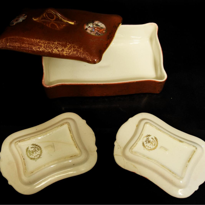 M&R Hand Painted USA Cigar Box and 2 Ash Trays Set