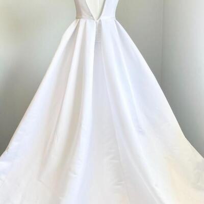 LOT 136  DAVID'S BRIDAL DEBUTANTE BALL GOWN SIZE 0