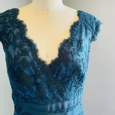 LOT 137    DESIGNER TADASHI SHOJI TEAL LACE COCKTAIL DRESS SIZE 8