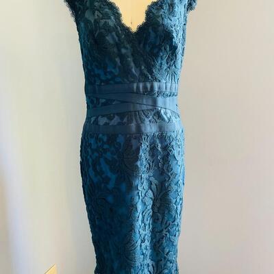 LOT 137    DESIGNER TADASHI SHOJI TEAL LACE COCKTAIL DRESS SIZE 8