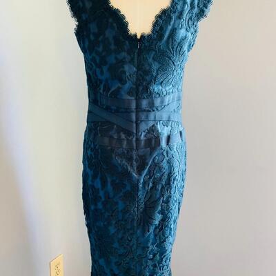 LOT 137    DESIGNER TADASHI SHOJI TEAL LACE COCKTAIL DRESS SIZE 8