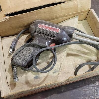 Lot 112: Vintage WELLER Soldering Gun w/ Box 