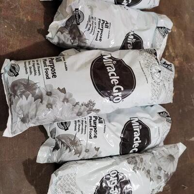 Lot 120: (5) New MIRACLE GRO Plant Food Packs