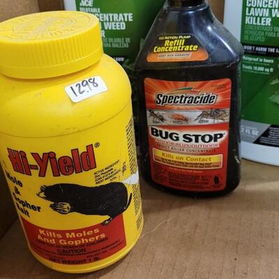 Lot 127: Assortment of agarden Pest Control Products 50%+ 