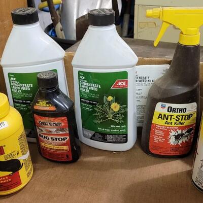Lot 127: Assortment of agarden Pest Control Products 50%+ 
