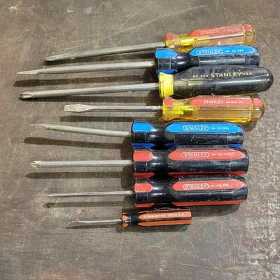 Lot 136: Assortment of Vintage STANLEY Screwdrivers 