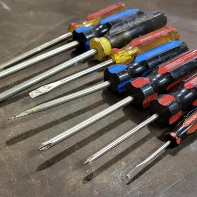 Lot 136: Assortment of Vintage STANLEY Screwdrivers 