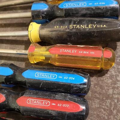 Lot 136: Assortment of Vintage STANLEY Screwdrivers 