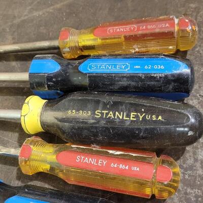 Lot 136: Assortment of Vintage STANLEY Screwdrivers 