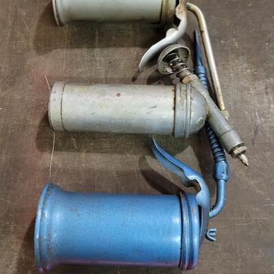 Lot 138: (3) Vintage Small Oil Cans 