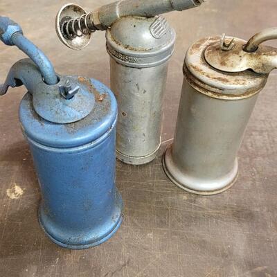 Lot 138: (3) Vintage Small Oil Cans 