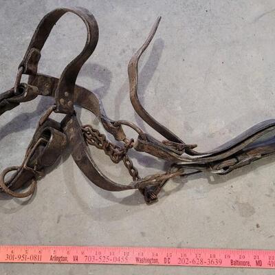 Lot 153: Assortment of Vintage Horse Tack ã€ŠEã€‹