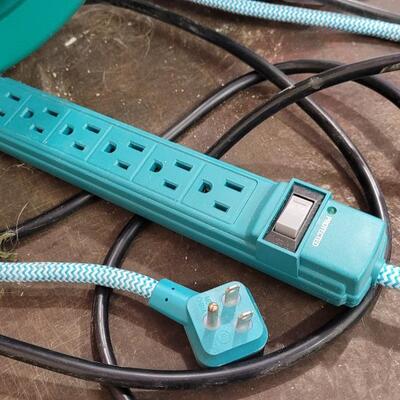 Lot 162: HYDRO FARM Exhaust Fan w/ Power Strip and Duct 