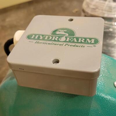 Lot 162: HYDRO FARM Exhaust Fan w/ Power Strip and Duct 