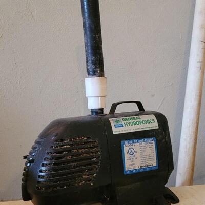 Lot 164: Hydroponic Growing System w/ Trays, Reservoir and Pump + New Nutrient Bundle