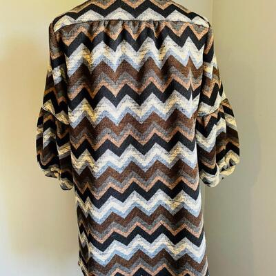 LOT 149  ANDRIA LIEU COLLECTION ZIG ZAG PATTERN COAT SIZE L