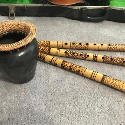 VASE & WOOD WIND INSTRUMENTS
