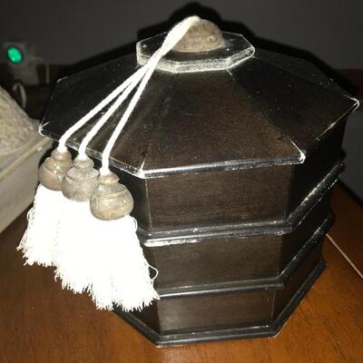 WOOD DECO BOX W/TASSEL