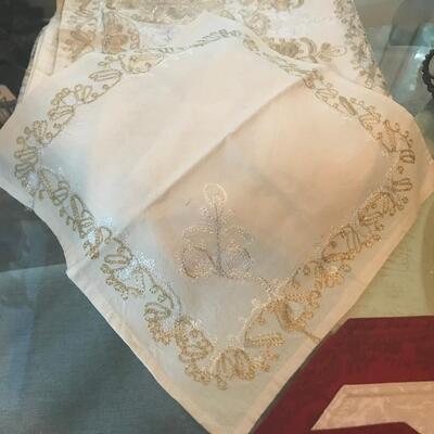 13PC JORDANIAN TABLE CLOTH & NAPKINS