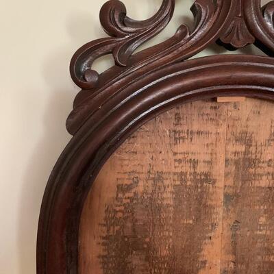 Lot 037:  Vintage Wooden Oval Ornate Carved Frame