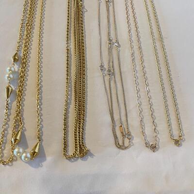 Lot 45 - Chains, Pendants, Bracelets