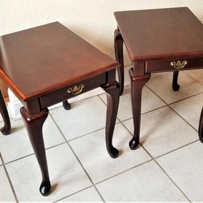 Lot #118  Pair of Queen Anne style lamp tables - Bombay Company