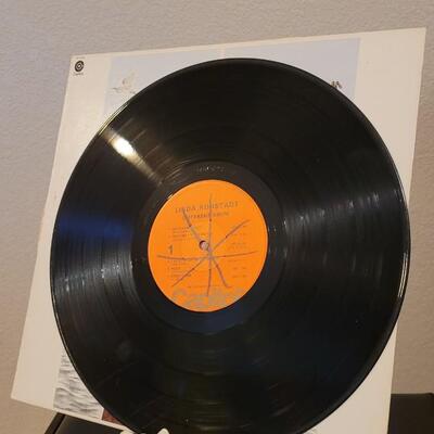 Lot 193: Vintage Linda Ronstadt DIFFERENT DRUM Vinyl LP