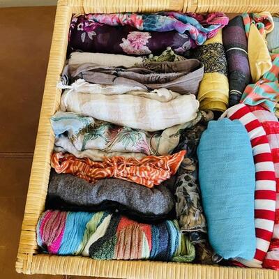 LOT 172  GROUP LOT OF GAUZY & COTTON SCARVES ASSORTED COLORS 