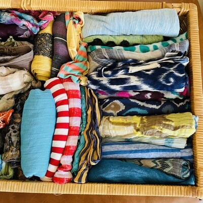 LOT 172  GROUP LOT OF GAUZY & COTTON SCARVES ASSORTED COLORS 