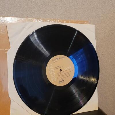 Lot 196: (2) Vintage WAYLON JENNINGS Vinyl LP Records