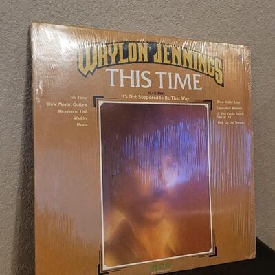 Lot 196: (2) Vintage WAYLON JENNINGS Vinyl LP Records