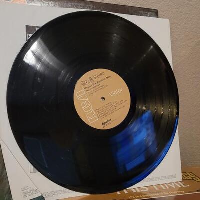 Lot 196: (2) Vintage WAYLON JENNINGS Vinyl LP Records