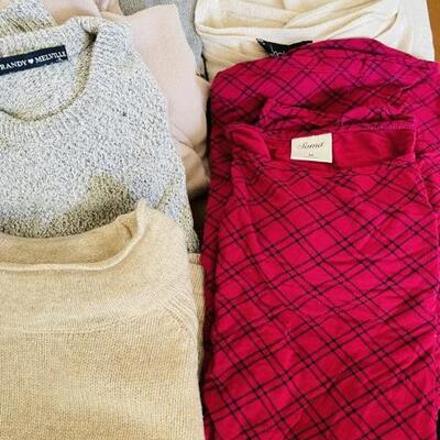 LOT 175  GROUP OF SWEATER PULL OVER & CARDIGANS