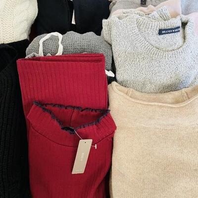 LOT 175  GROUP OF SWEATER PULL OVER & CARDIGANS