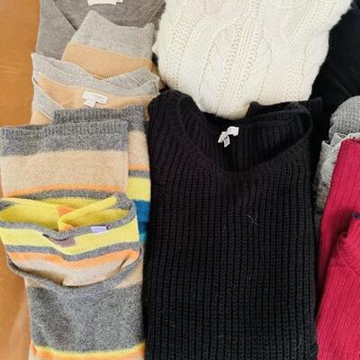 LOT 175  GROUP OF SWEATER PULL OVER & CARDIGANS