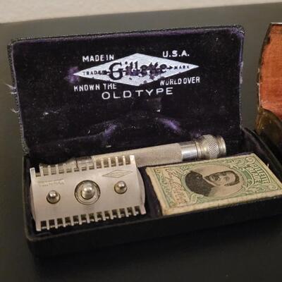 Lot 202: Vintage Travel Razors with Original Cases