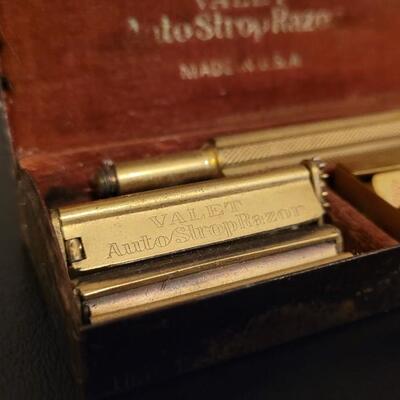 Lot 202: Vintage Travel Razors with Original Cases