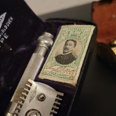 Lot 202: Vintage Travel Razors with Original Cases